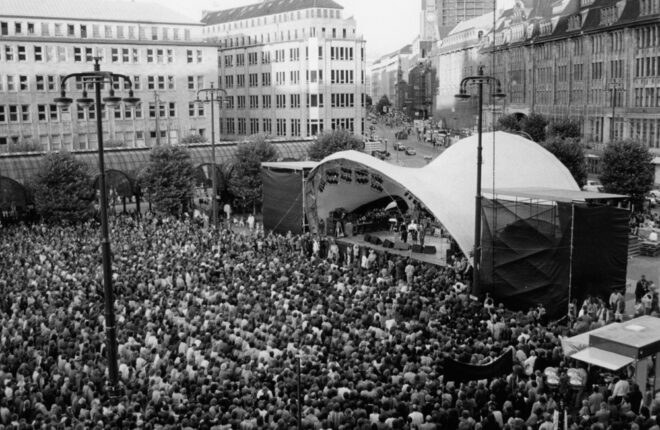 Hammoniale – Festival der Frauen 1986 Auswahl  (Der Rathausmarkt am Nachmittag, Eröffnung, 23. August 1986)